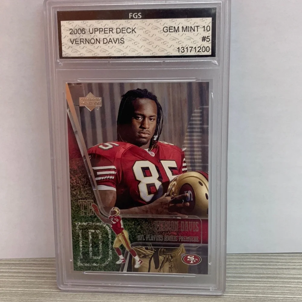 2006 Upper Deck Vernon Davis 49ers (MISC8)